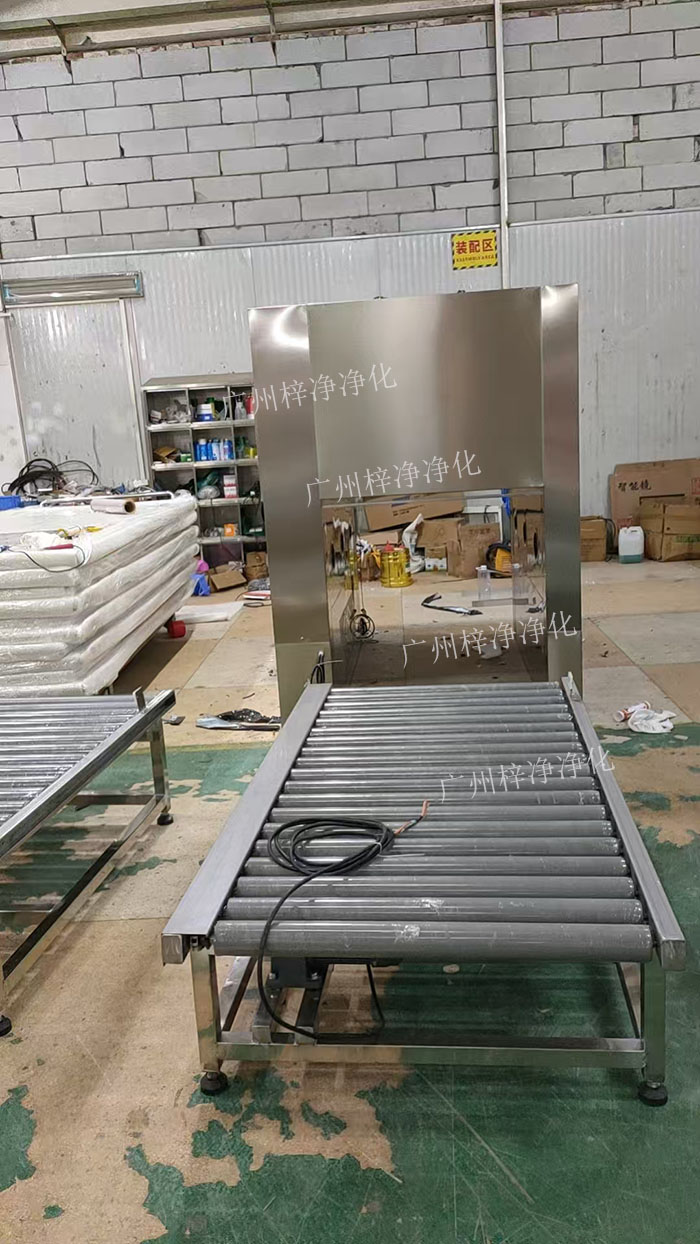 自動門層流傳遞窗可配合輸送線兩端設有自動門，實現物品的自動進出，減少人工操作。