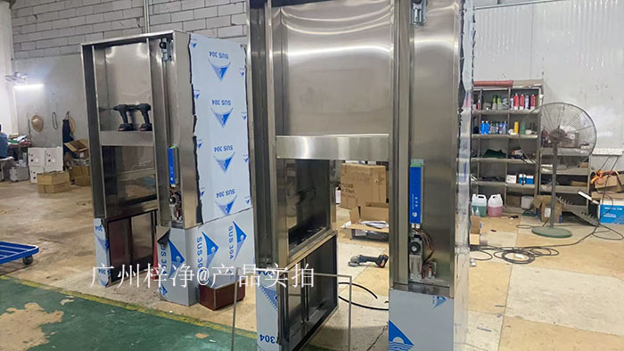 全自動感應(yīng)輸送帶傳遞窗的電氣問題處理需要從選型、安裝、運行、維護、故障處理及安全注意事項等多方面進行全面考慮。