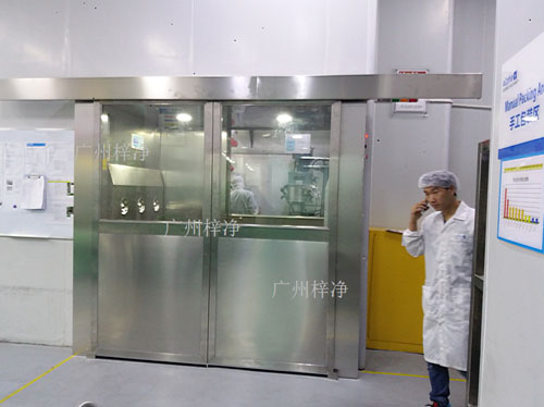 風(fēng)淋室安裝現(xiàn)場(chǎng)實(shí)拍圖