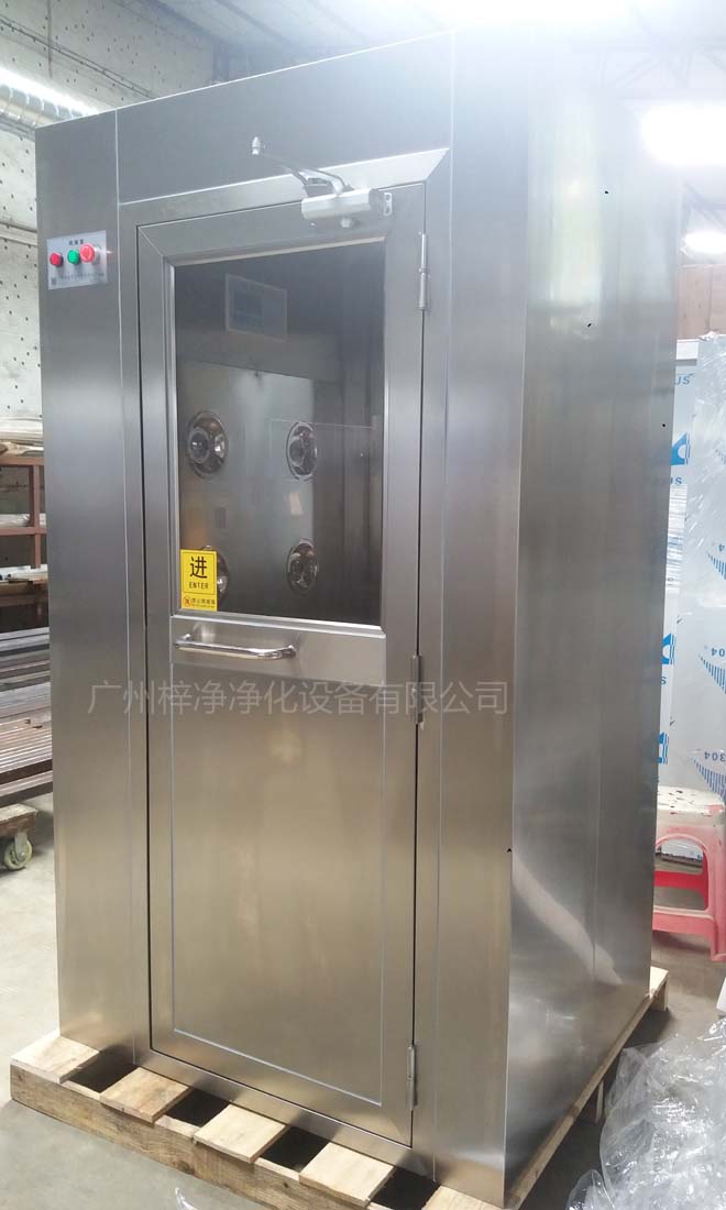 風淋室的安裝位置和角度不準確，會影響風淋效果和設備的使用壽命。